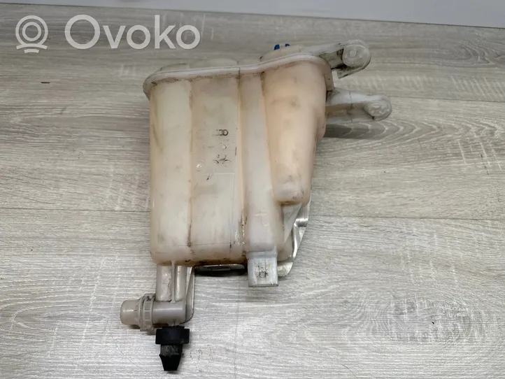 Audi A5 8T 8F Vase d'expansion / réservoir de liquide de refroidissement 8K0121405A