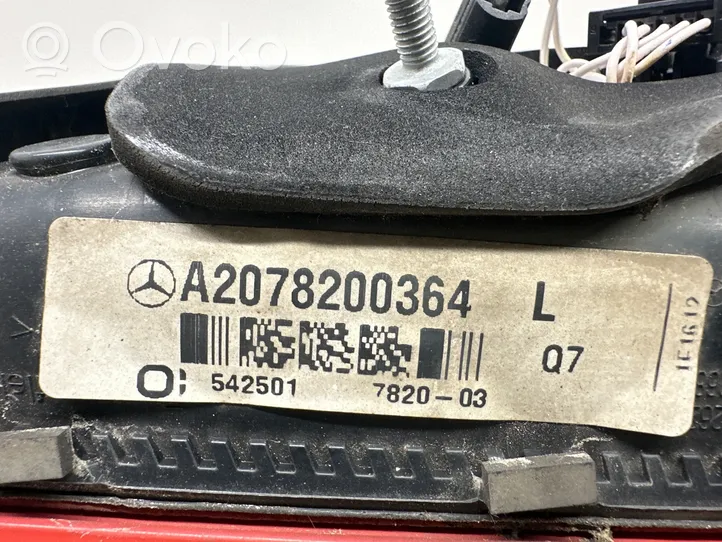 Mercedes-Benz E C207 W207 Takaluukun takavalot A2078200364