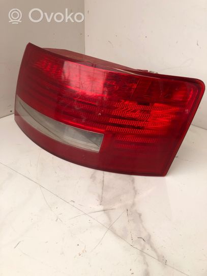 Audi A6 S6 C6 4F Aizmugurējais lukturis virsbūvē 4B0945096F