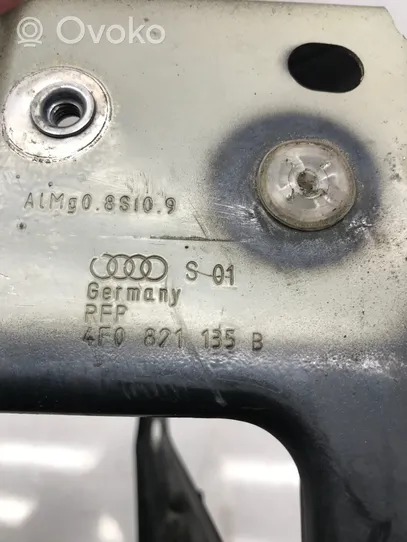 Audi A6 S6 C6 4F Supporto di montaggio del parafango 4F0821135B