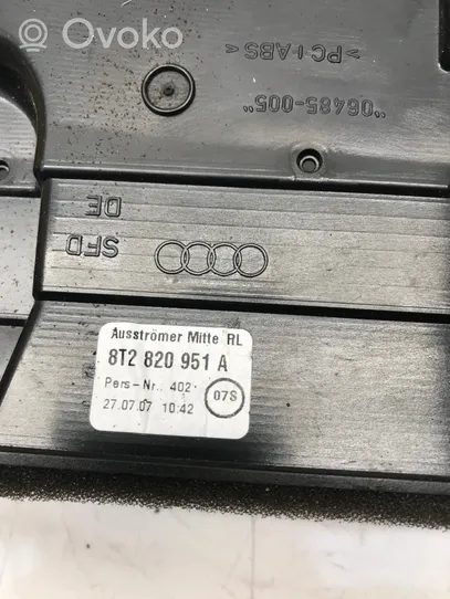 Audi A5 8T 8F Centrinės oro grotelės 8T2820951A