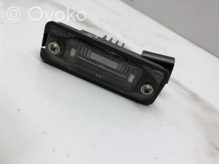 Volkswagen PASSAT B6 Lampa oświetlenia tylnej tablicy rejestracyjnej 3C5943021