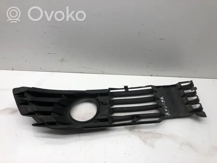 Volkswagen PASSAT B5.5 Verkleidung Nebelscheinwerfer / Gitter vorne 3B0853665J