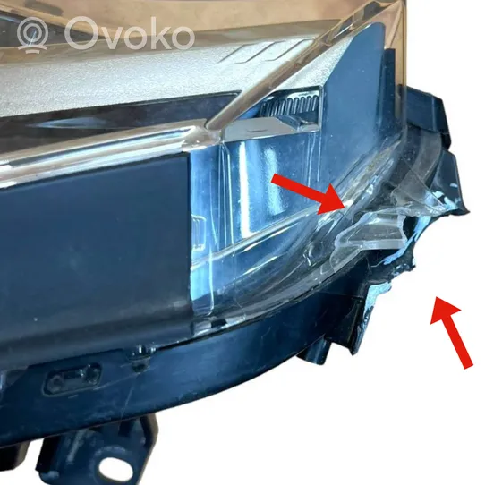 Toyota RAV 4 (XA40) Lampa przednia W3049