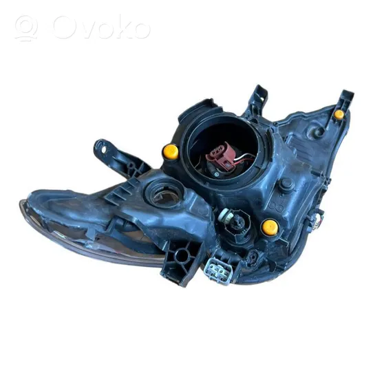 Toyota Auris E180 Lampa przednia 8115002E21