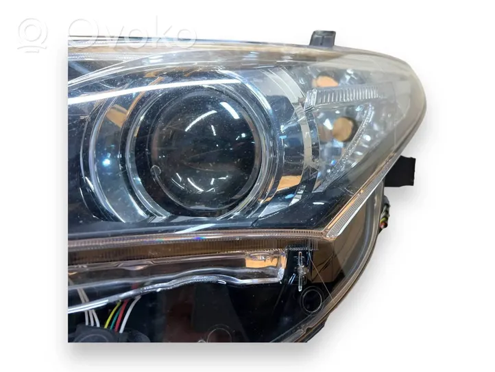 Toyota Auris E180 Lampa przednia 8115002E21