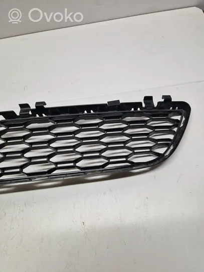 BMW 5 G30 G31 Grille inférieure de pare-chocs avant 8064930