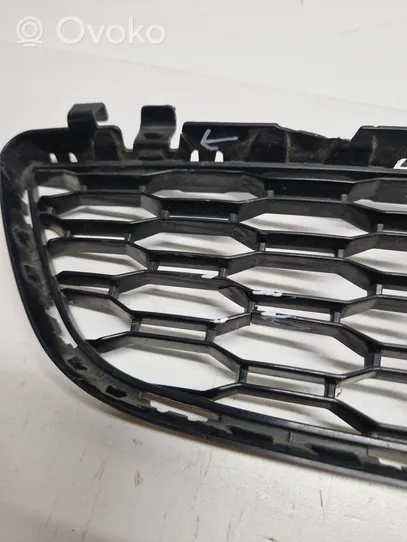 BMW 5 G30 G31 Grille inférieure de pare-chocs avant 8064930