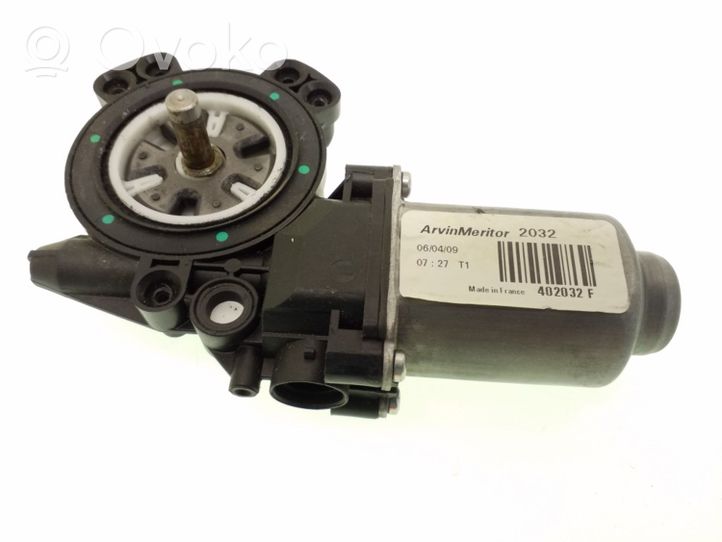 Nissan Qashqai Motorino alzacristalli della portiera anteriore 402032F