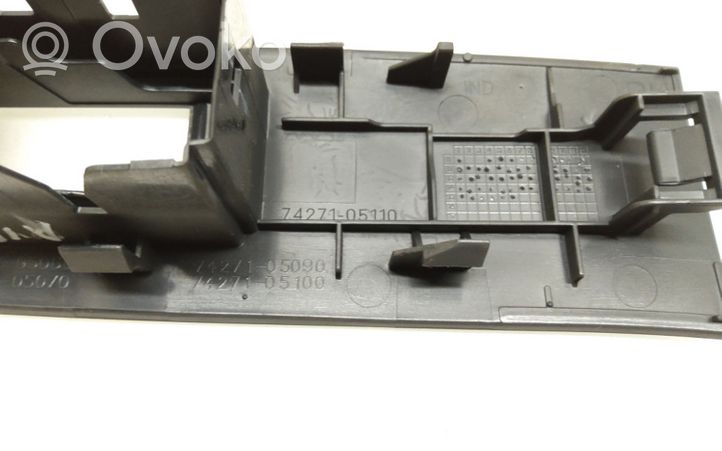 Toyota Avensis T270 Support bouton lève vitre porte arrière 7427105110