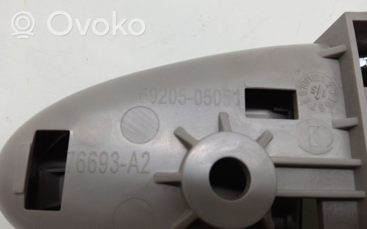 Toyota Avensis T270 Galinė atidarymo rankenėlė vidinė 6920505051