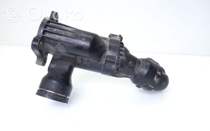 Volkswagen Golf VII Termostat / Obudowa termostatu 04L121111H