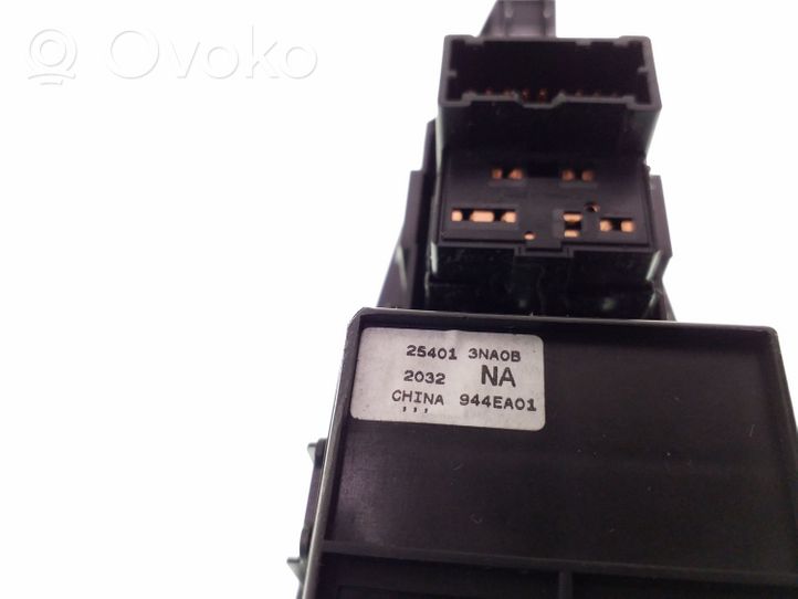 Nissan Leaf I (ZE0) Interruttore di controllo dell’alzacristalli elettrico 809613ND0A