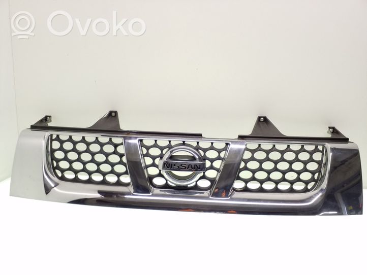 Nissan Navara D22 Grille calandre supérieure de pare-chocs avant 62310VK000