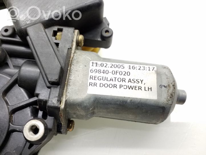 Toyota Corolla Verso E121 Galinis varikliukas langų pakėlėjo 698400F020