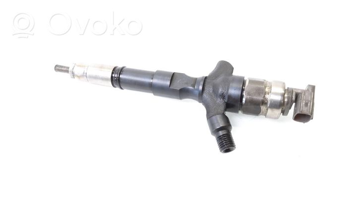 Toyota Hiace (H200) Inyector de combustible 2367030310