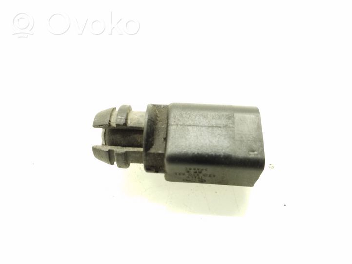 Volkswagen PASSAT B6 Outside/external air temperature sensor 1Z0820535