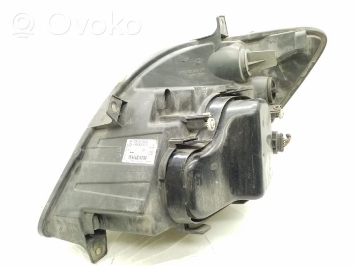 Mercedes-Benz Sprinter W906 Lampa przednia A9068201061