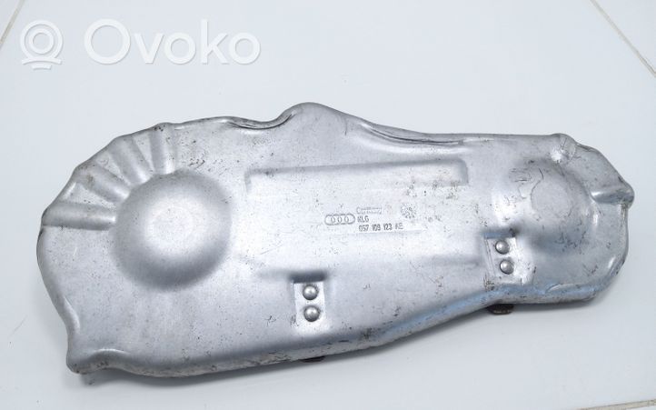 Audi A8 S8 D4 4H Osłona paska / łańcucha rozrządu 057109123AE