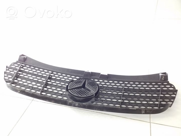 Mercedes-Benz Vito Viano W639 Etupuskurin ylempi jäähdytinsäleikkö A6398800185