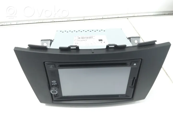 Suzuki Swift Panel / Radioodtwarzacz CD/DVD/GPS 3992061MR1