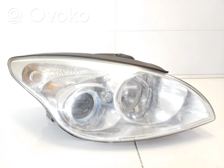 Hyundai i30 Lampa przednia 921022LXXX