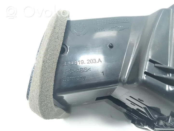 Skoda Octavia Mk3 (5E) Dysze / Kratki środkowego nawiewu deski rozdzielczej 5E0819203