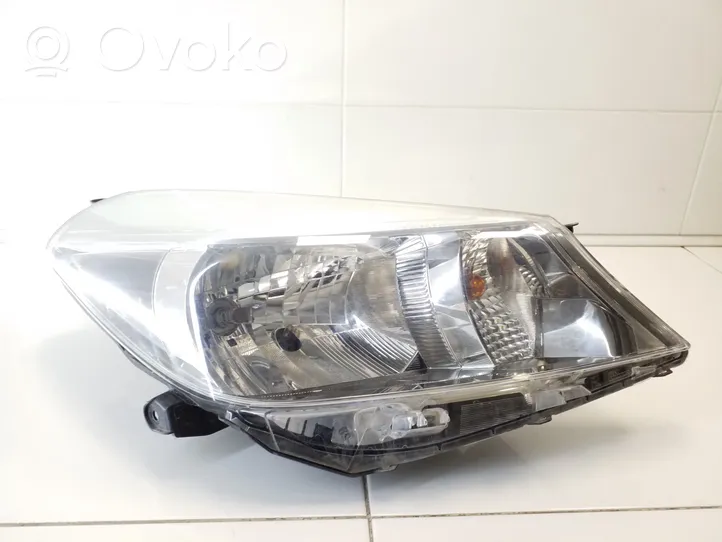 Toyota Yaris Lampa przednia KOITO0D79