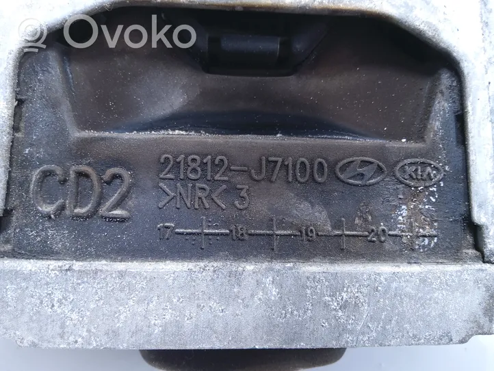 Hyundai Santa Fe Supporto di montaggio del motore 21812J7100