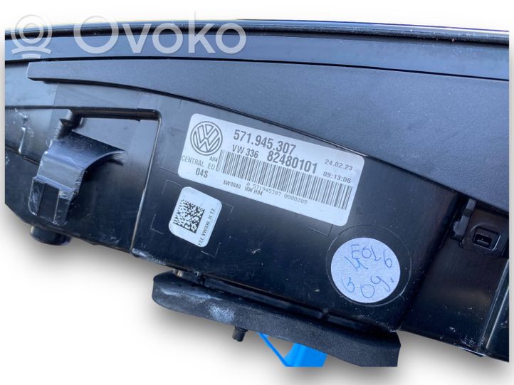 Volkswagen Tiguan Takaluukun takavalot 571945307