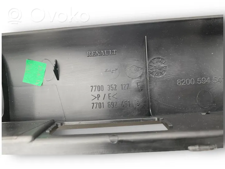 Opel Movano A Lampa oświetlenia tylnej tablicy rejestracyjnej 7700352127