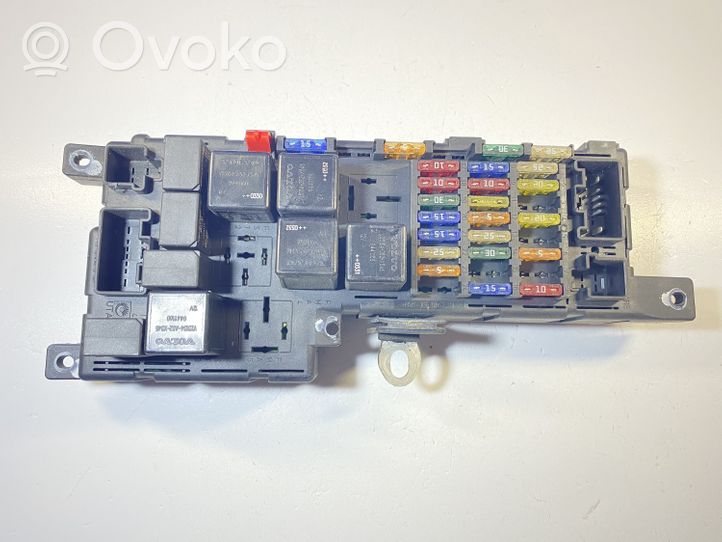 Volvo V70 Saugiklių dėžė (komplektas) 8678449