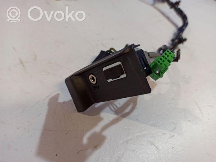 Volvo V60 Connettore plug in AUX 31374415