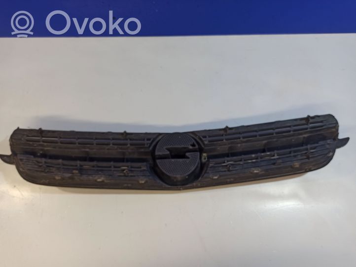 Opel Vectra C Grotelės viršutinės 464192822