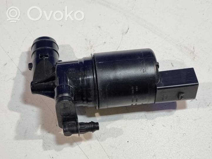 Volvo XC60 Windscreen/windshield washer pump 31457428