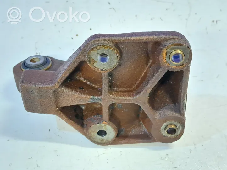 Volvo V70 Staffa del cuscinetto di supporto dell’albero di trasmissione 30787842