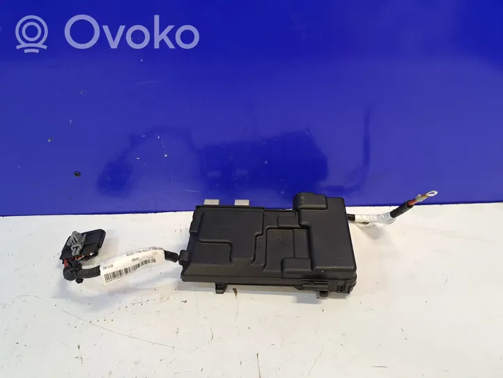 Volvo S60 Relay mounting block 31337182