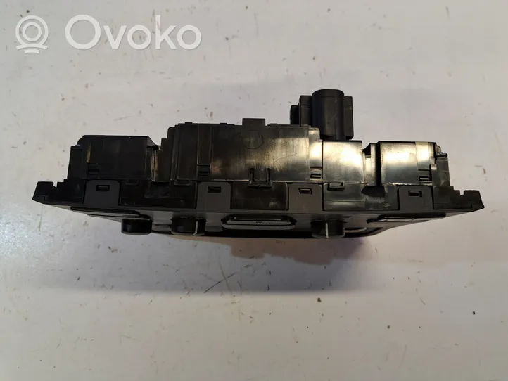 Volvo V70 Interior fan control switch 8691876