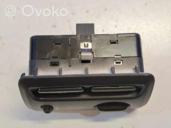 Volvo V70 Light switch 30739311