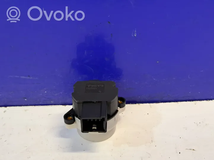 Volvo V70 Ignition lock 8645228