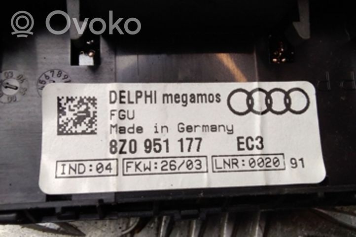 Audi A2 Sonstige Steuergeräte / Module 8Z0951177