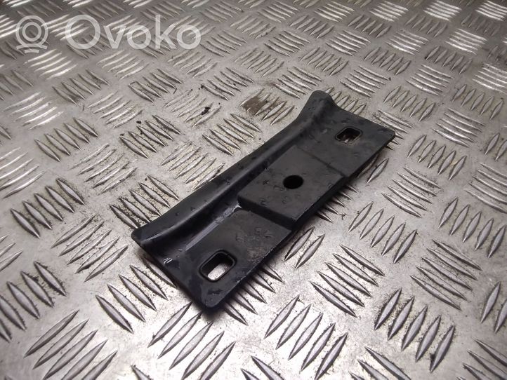 Audi A2 Supporto di montaggio del parafango 8Z0821236