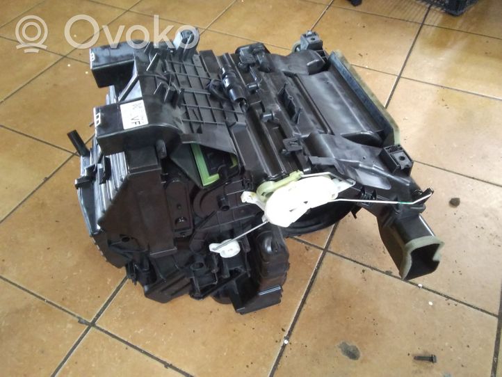 Nissan Leaf I (ZE0) Scatola alloggiamento climatizzatore riscaldamento abitacolo assemblata 272103NA1A