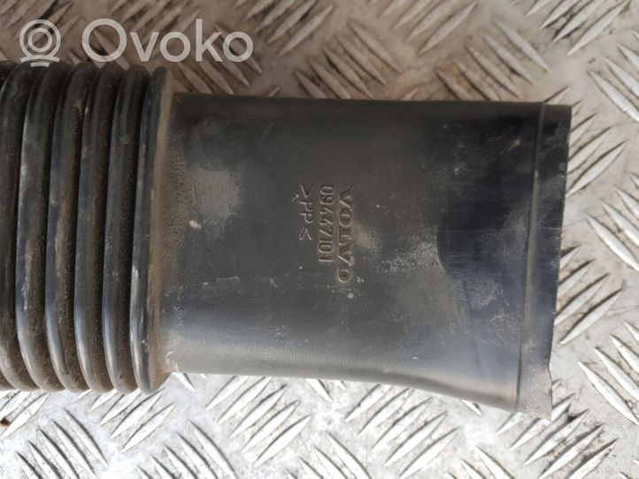 Volvo S70  V70  V70 XC Air intake hose/pipe 09447101