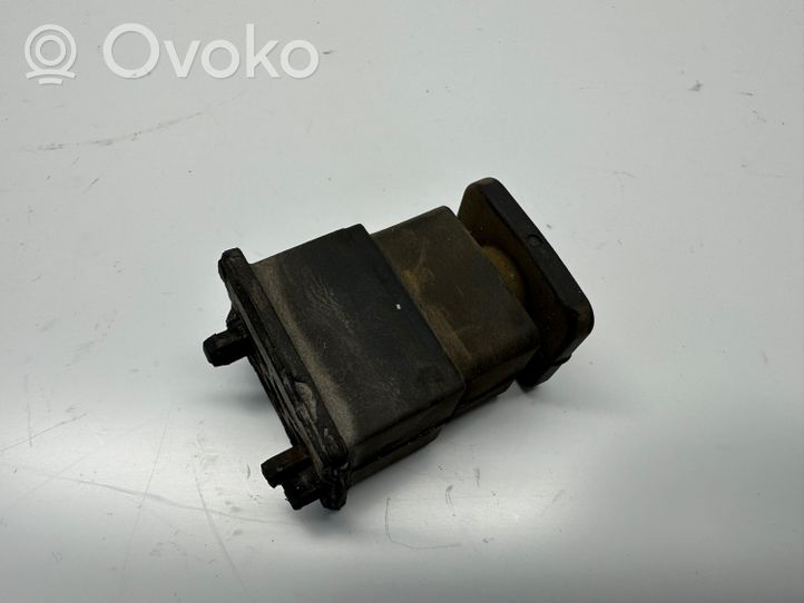 Volkswagen Amarok Uchwyt / Mocowanie chłodnicy 7H0121276C