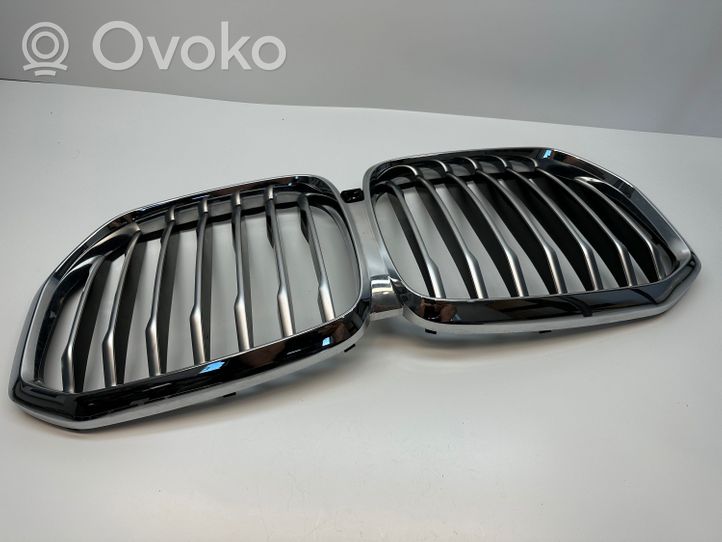 BMW X5 G05 Front bumper upper radiator grill 