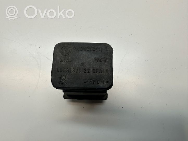 Volkswagen Amarok Uchwyt / Mocowanie chłodnicy 7H0121276A