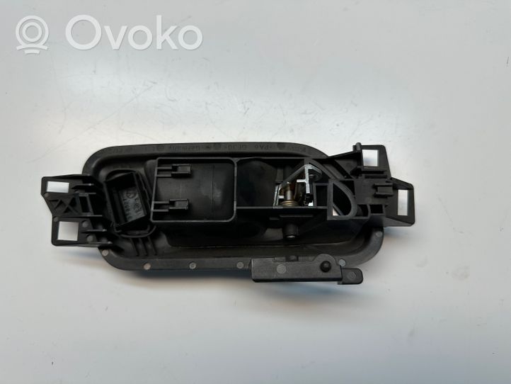 Volkswagen Amarok Klamka wewnętrzna drzwi tylnych 2H0837113D