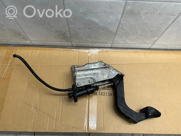 Volkswagen Amarok Główny cylinder sprzęgła 2h0721059B