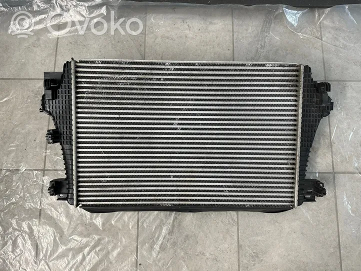 Volkswagen Amarok Välijäähdyttimen jäähdytin 2H6145804